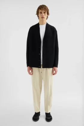 Cardigan in lana con scollo a V