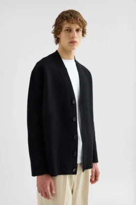 Cardigan in lana con scollo a V