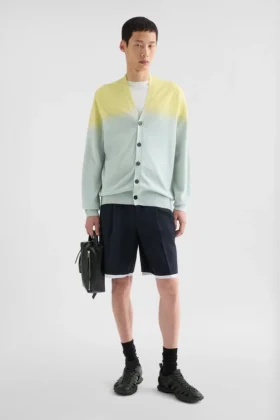 Cardigan leggero in lana con scollo a V