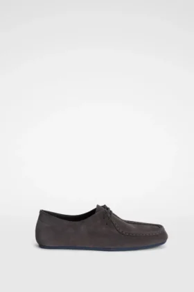 Scarpa con cappuccio e lacci