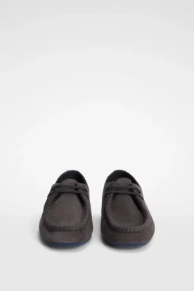 Scarpa con cappuccio e lacci