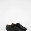 Scarpa con cappuccio e lacci