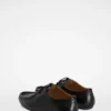 Scarpa con cappuccio e lacci