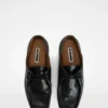 Scarpa con cappuccio e lacci
