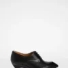 Scarpa stringata
