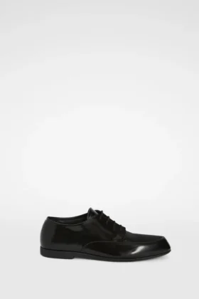 Scarpa stringata