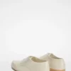 Scarpa stringata