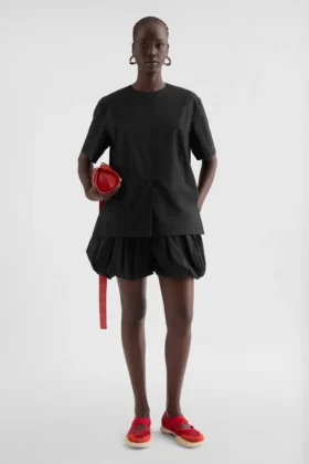 Top leggero in cotone con collo a giro
